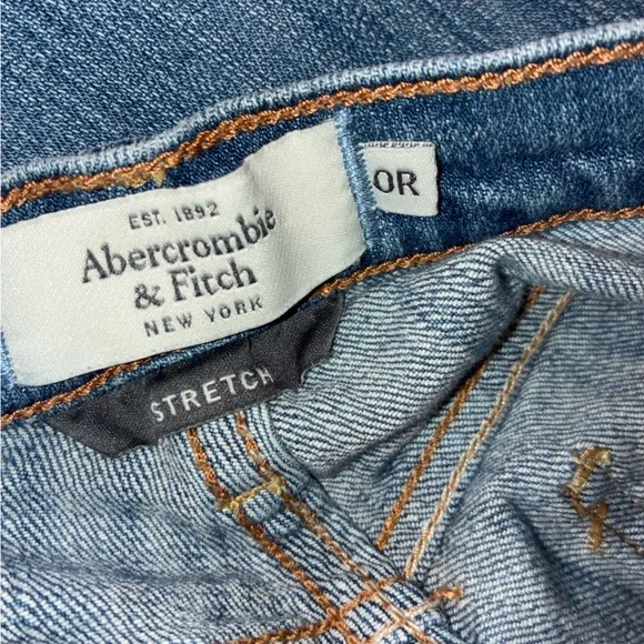 A&F Emma Low Rise Jeans - Picture 13 of 15